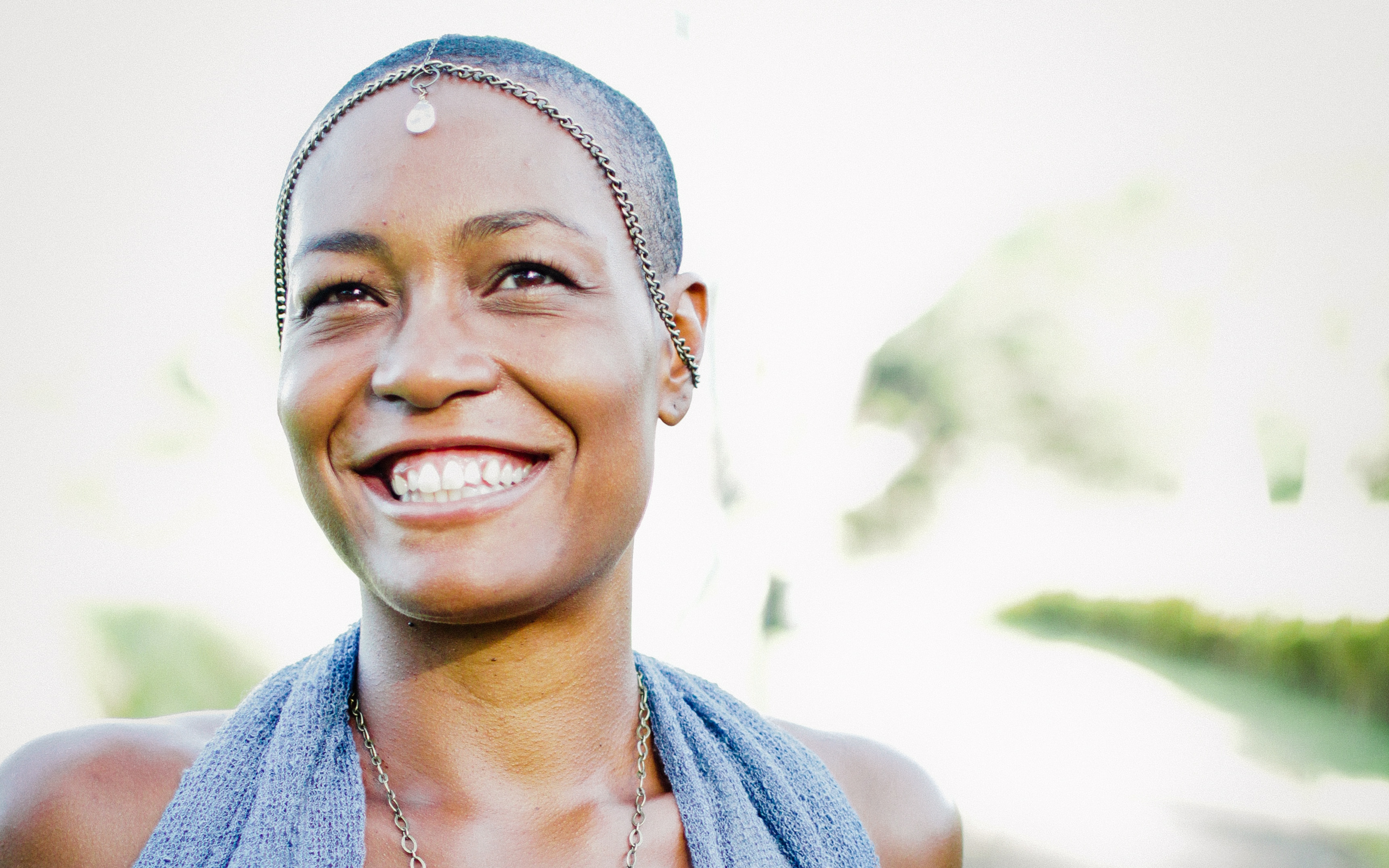 JG-Modeling-AyaPapaya-Head-Body-Jewelry-Smile