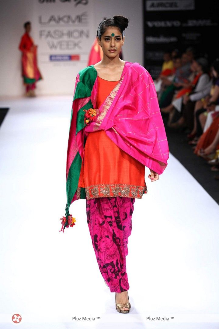 Lakme_Fashion_Week_-_Luxe Colore